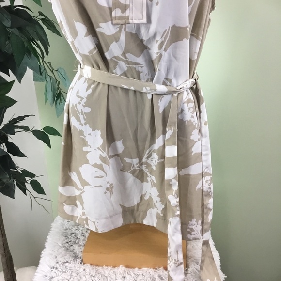 Liz Claiborne Large tan and white belted sleeveless top - Picture 7 of 14